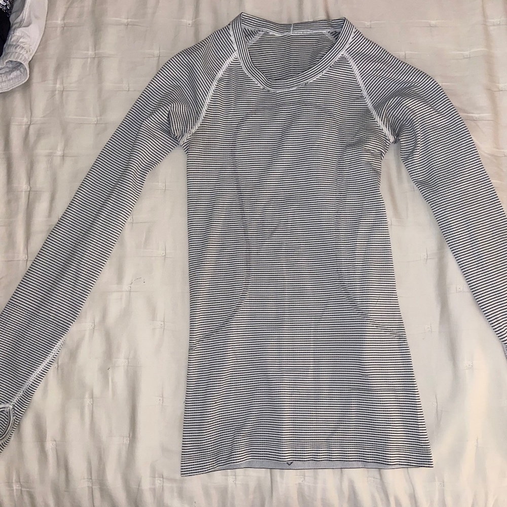 Long sleeve athletic top